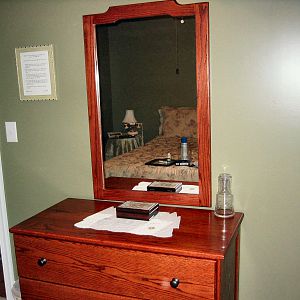Dresser / Mirror