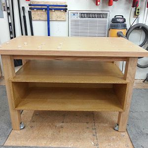 Assembly table