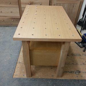 Assembly table