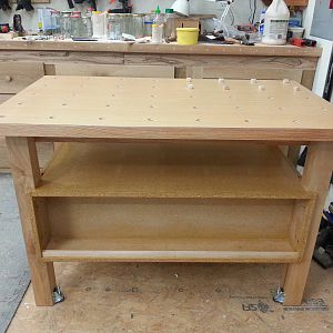 Assembly table