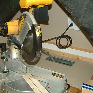 Miter saw dust collection hood