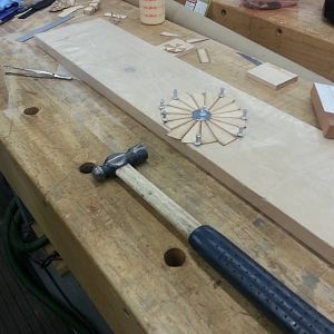 inlay-glueing-medallion