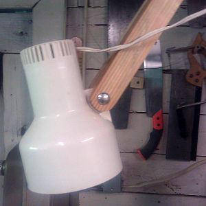 Swinging task light