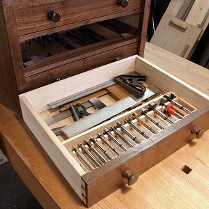 Tool storage chest