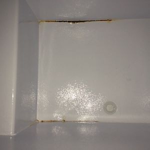 freezer_rust_and_cracks