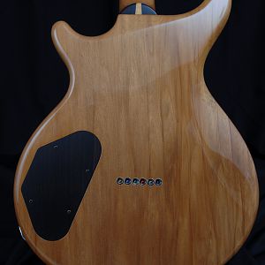 Saturn Deluxe Guitar