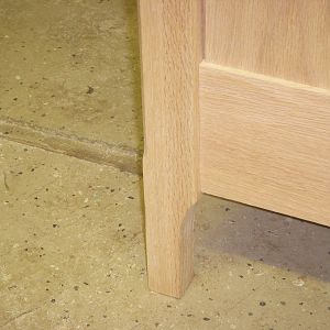 Oak dresser Leg detail