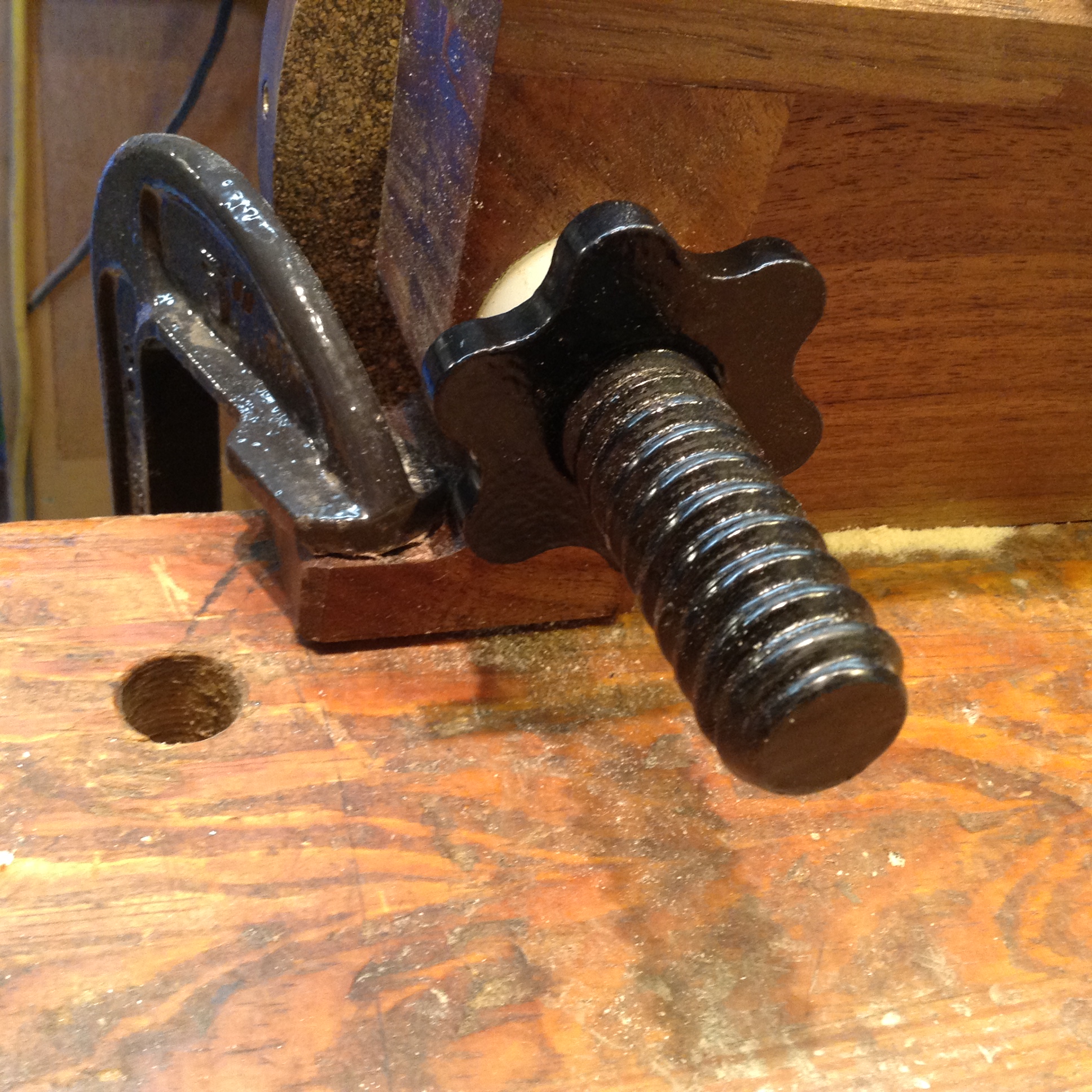 Yet another dumbbell screw Moxon vise NC Woodworker