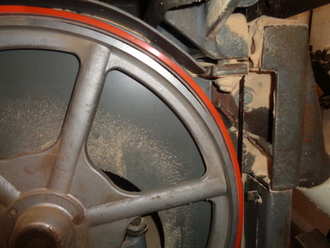 1-bandsaw_tires_troubles_005