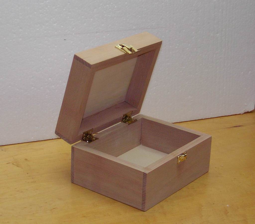 Box with inlay (open)