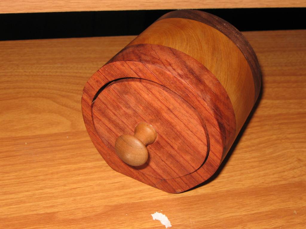 My 2nd attempt of making a bandsaw box.